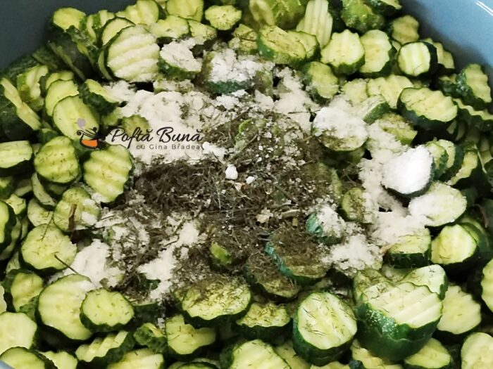 Cum se face salata de castraveți cu ceapă și mărar pentru iarnă