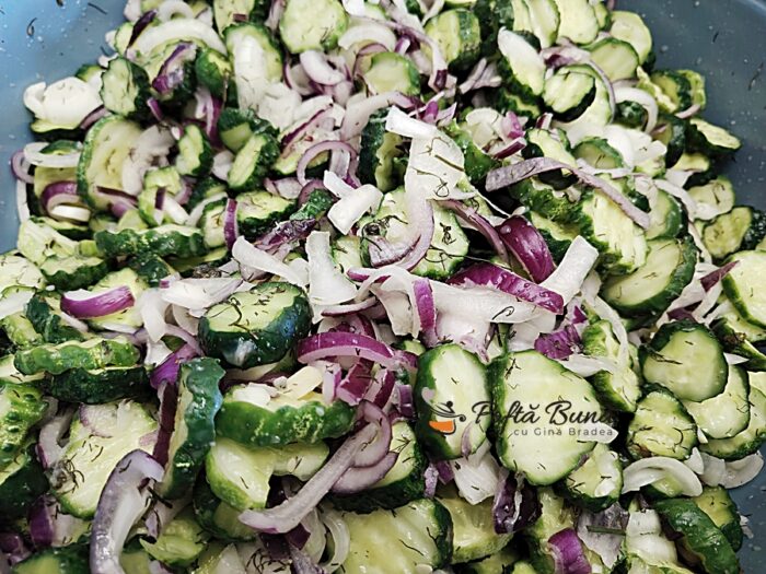 Mod de preparare pentru salata de castraveți cu ceapă și mărar pentru iarnă