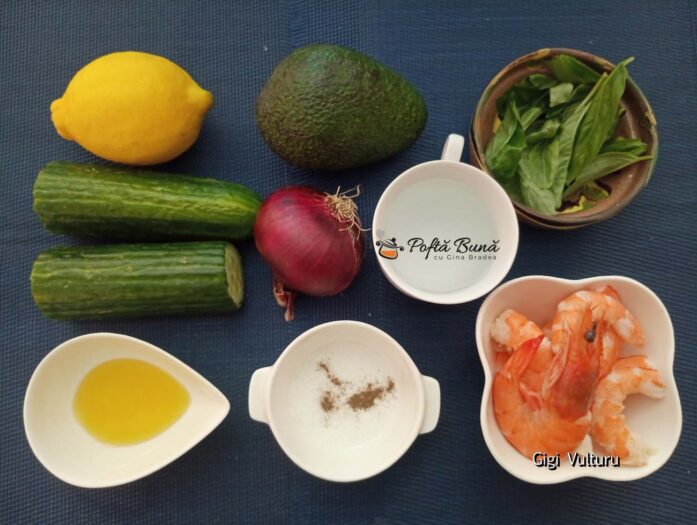 Salată de creveți, ceapă roșie și castraveți - ingrediente 