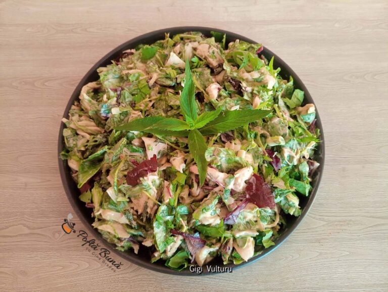 Salată din piept de pui cu dressing de iaurt
