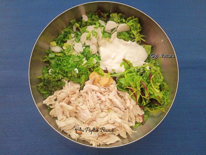 Mod de preparare pentru salata din piept de pui cu dressing de iaurt
