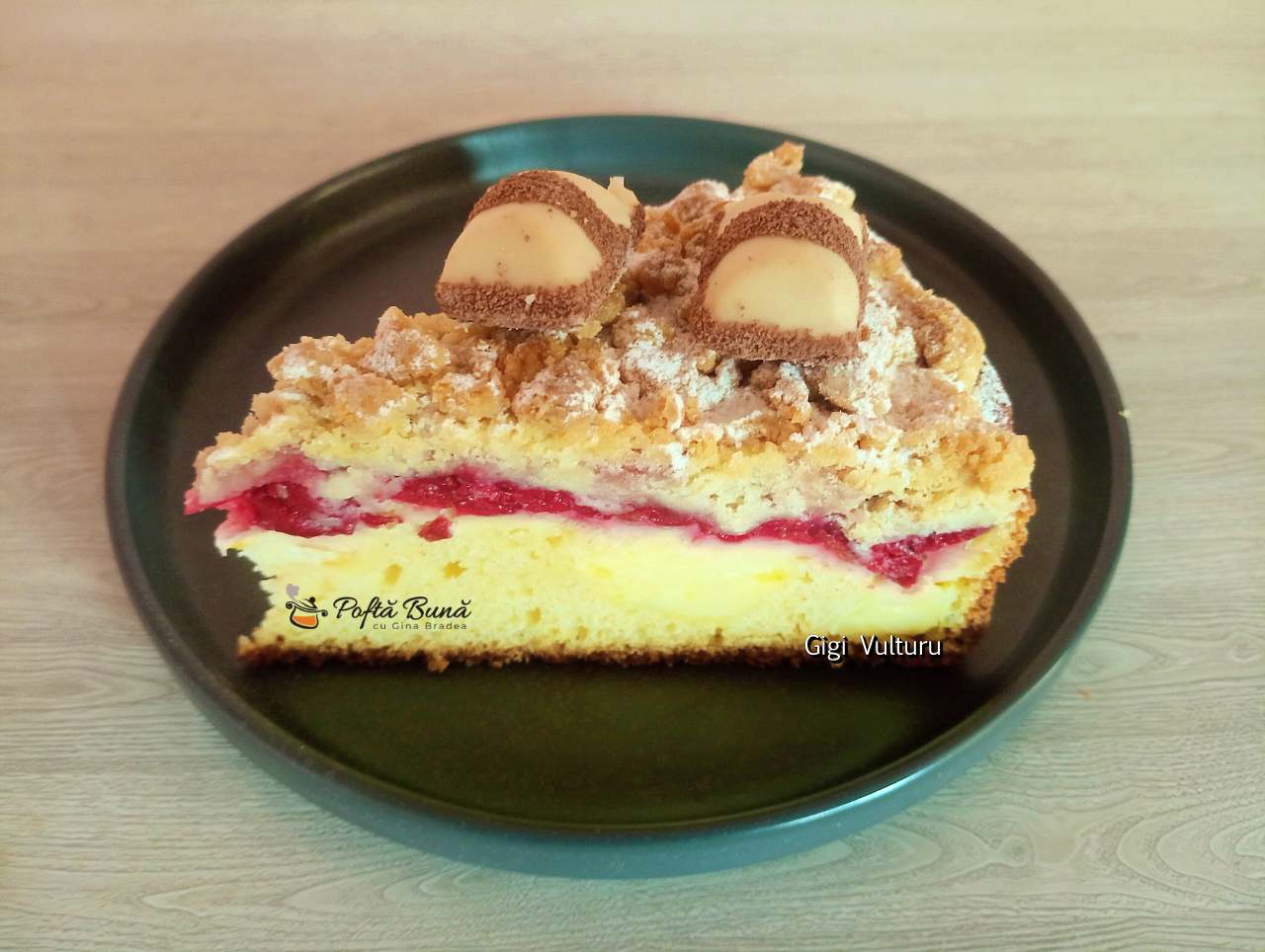 Tort cu vișine, cremă de brânză și aluat fraged