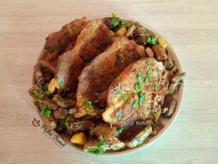 Ceafă de porc cu ciuperci la cuptor