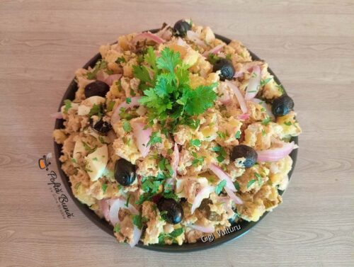 Salată de cartofi cu ouă, ton și castraveți murați