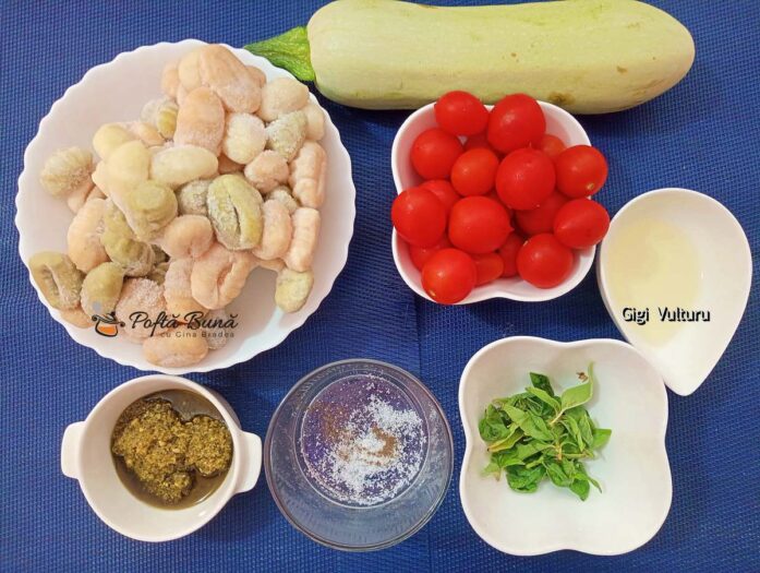 Ingrediente pentru rețeta de salată de gnocchi cu dovlecei și roșii cherry