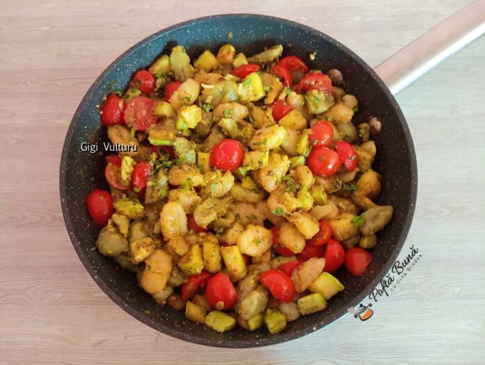 Salată de gnocchi cu dovlecei și roșii cherry
