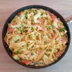 Tagliatelle cu legume și smântână