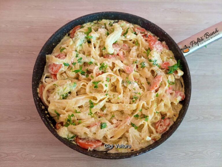 Tagliatelle cu legume și smântână