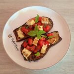 Vinete la grătar cu roșii, busuioc și brânză tofu