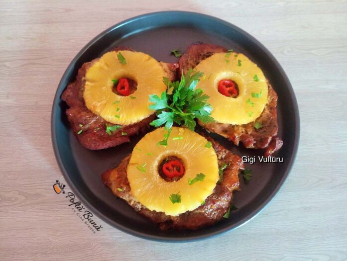 Ceafă de porc cu ananas la cuptor