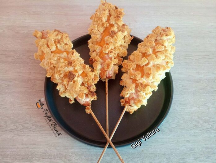 Corndog cu crenvurști și crustă de pâine