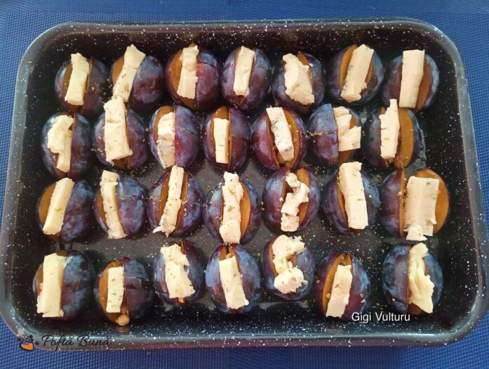 Mod de preparare - Prune cu gorgonzola și nuci la cuptor