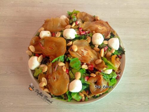 Salată cu pere caramelizate și mozzarella